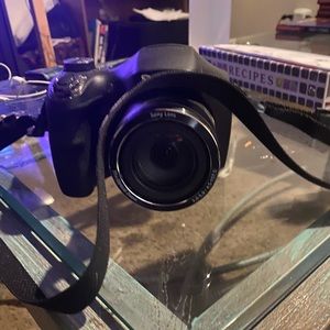 Sony 20.1 pm digital camera with 35 x optical zoom